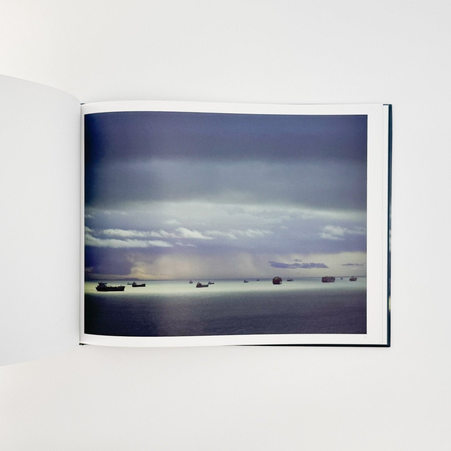 （英文）リチャード・ミズラック　カーゴ　Richard Misrach: Cargo - Aperture - 文福