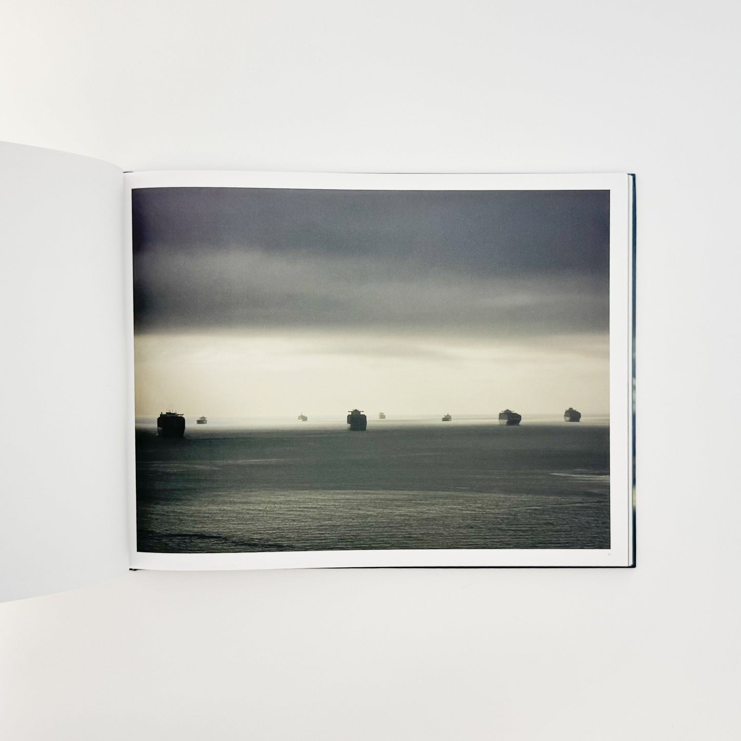 （英文）リチャード・ミズラック　カーゴ　Richard Misrach: Cargo Aperture