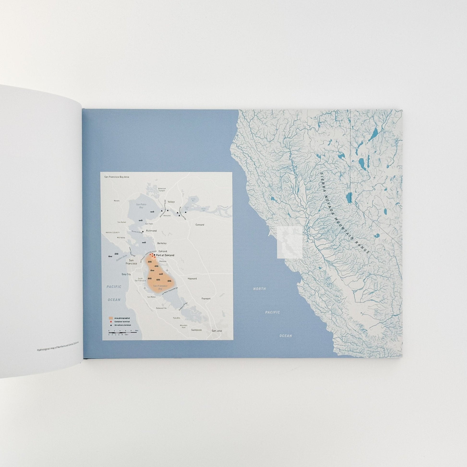 （英文）リチャード・ミズラック　カーゴ　Richard Misrach: Cargo - Aperture - 文福