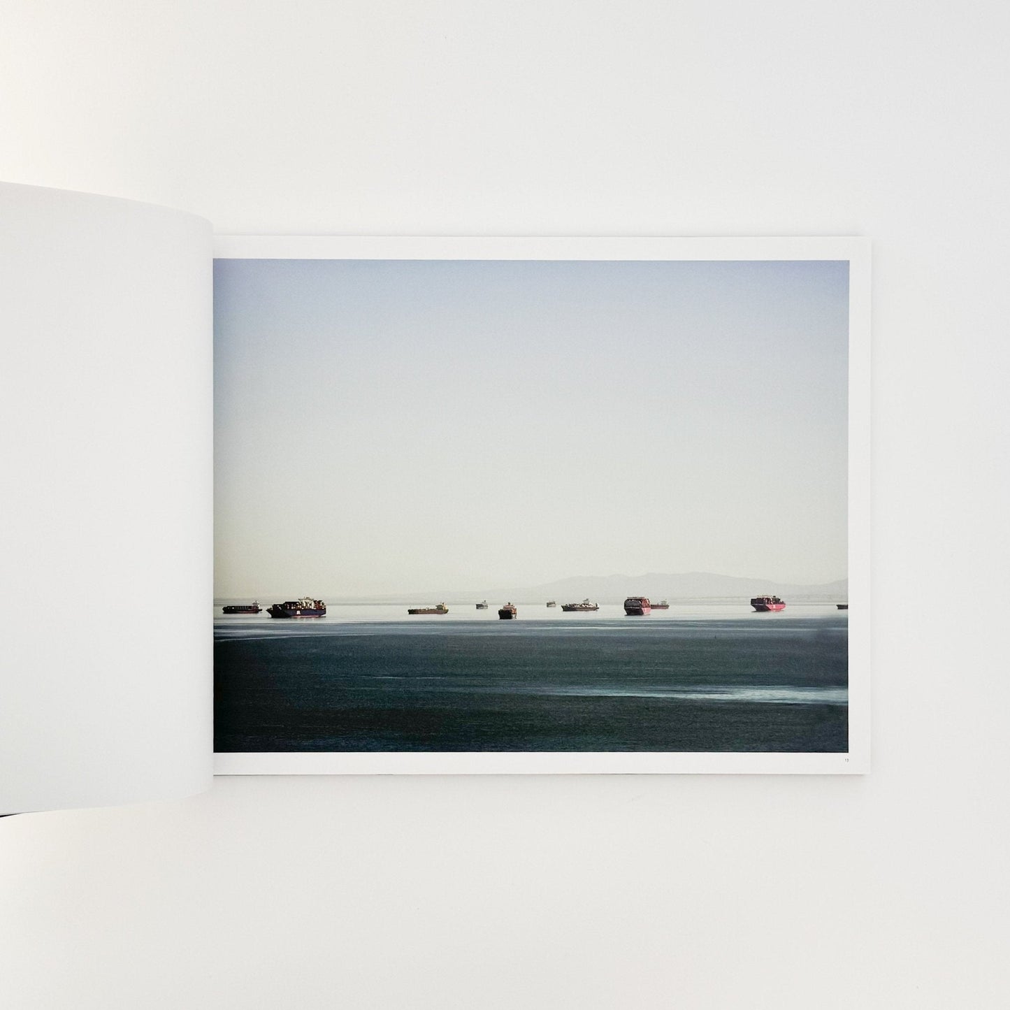 （英文）リチャード・ミズラック　カーゴ　Richard Misrach: Cargo - Aperture - 文福
