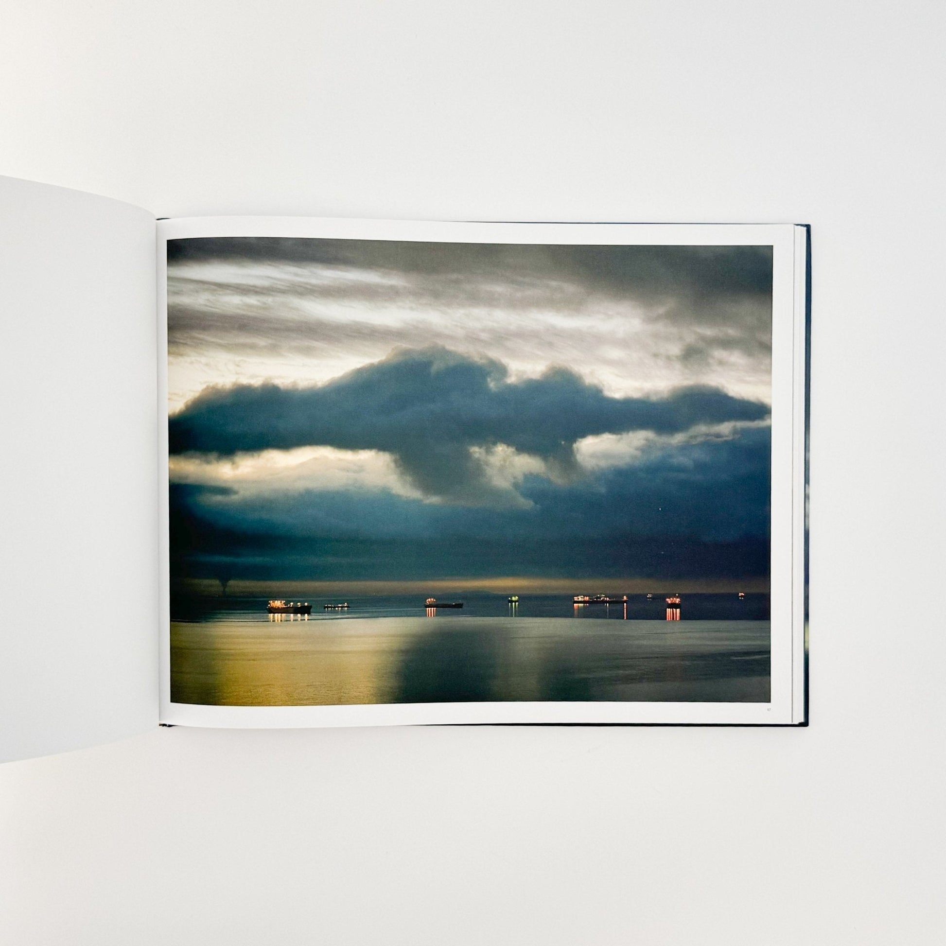 （英文）リチャード・ミズラック　カーゴ　Richard Misrach: Cargo - Aperture - 文福