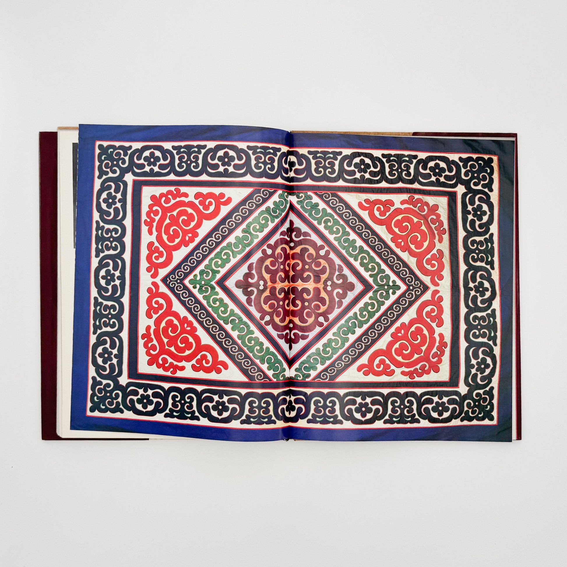 （英文）アムール地域の古代美術──岩絵・彫刻・土器 Aurora Art Publishers