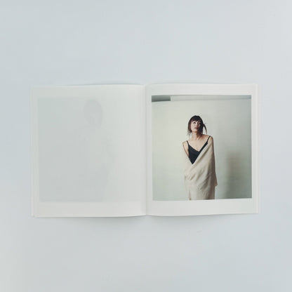 鷹野隆大　in my room 6×6　2000 - 2006（サイン入り） - @GALLERY TAGBOAT - 文福