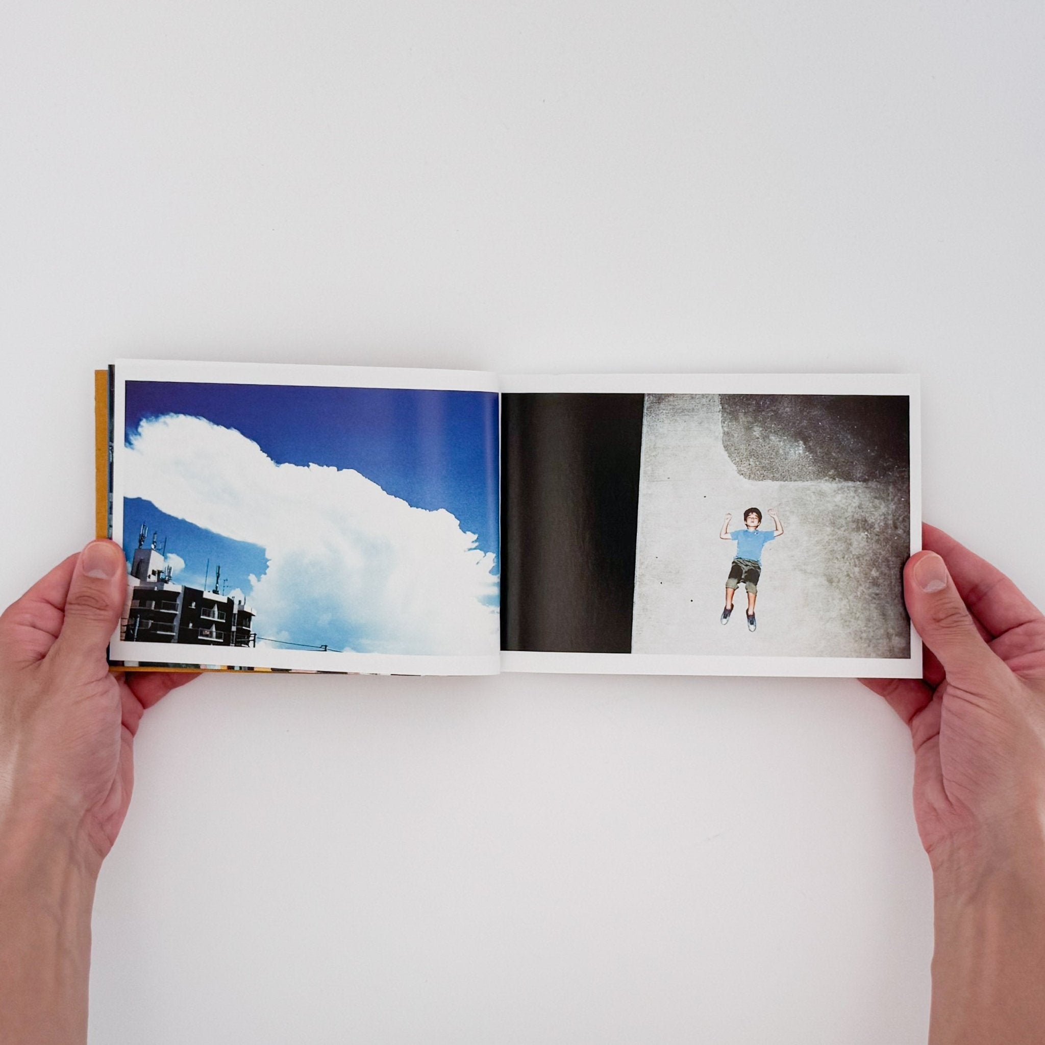 水島貴大写真集 Long Hug Town / STAIRS PRESS – 文福