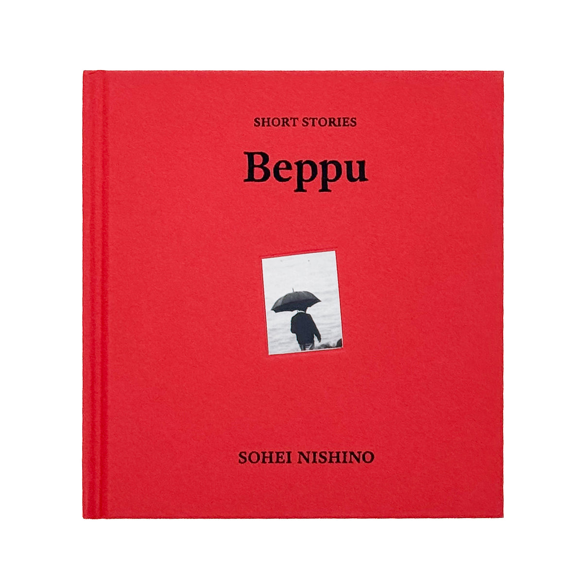 西野壮平『SHORT STORIES: Beppu』。2020年に大分県別府市の約200か所の温泉を撮影した《Diorama Map》から、共同浴場と人々の姿を再構成した2023年Migo刊の写真集。64頁、パノラマ図版の折り込み2点付き。
