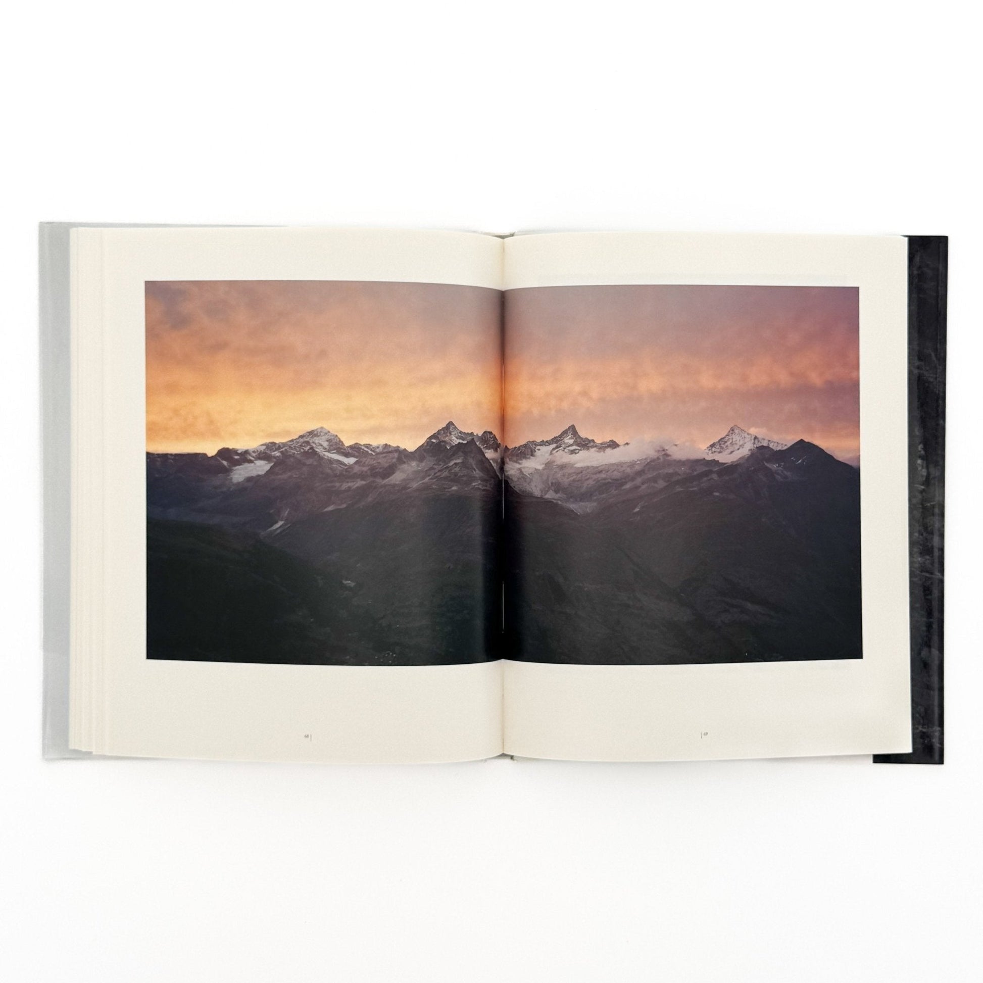 （独英文）畠山直哉 、バルタザール・ブルクハルト写真展図録　ふたつの山 - Executive Committee of Two Mountains - 文福