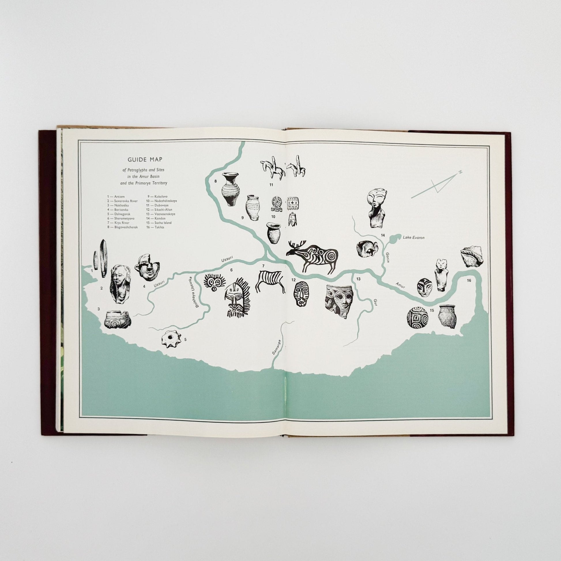 (英文) アムール地域の古代美術──岩絵・彫刻・土器 - Aurora Art Publishers - 文福