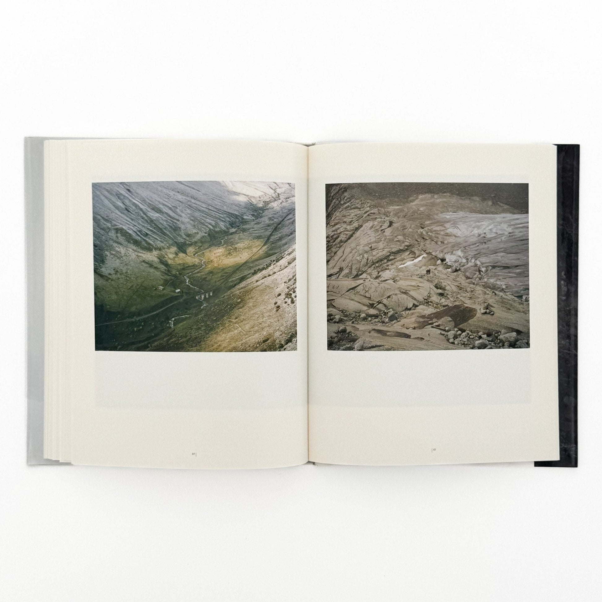 （独英文）畠山直哉 、バルタザール・ブルクハルト写真展図録　ふたつの山 - Executive Committee of Two Mountains - 文福