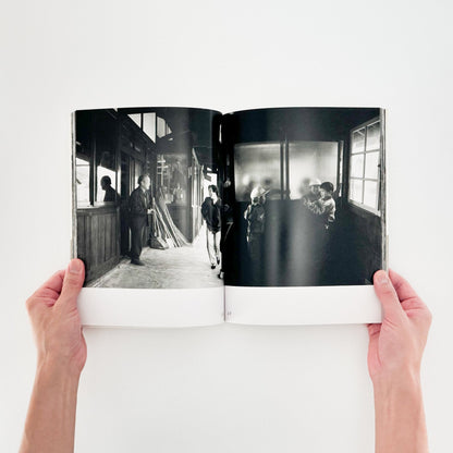 秋山亮二　楢川村 - 朝日新聞社 - 文福