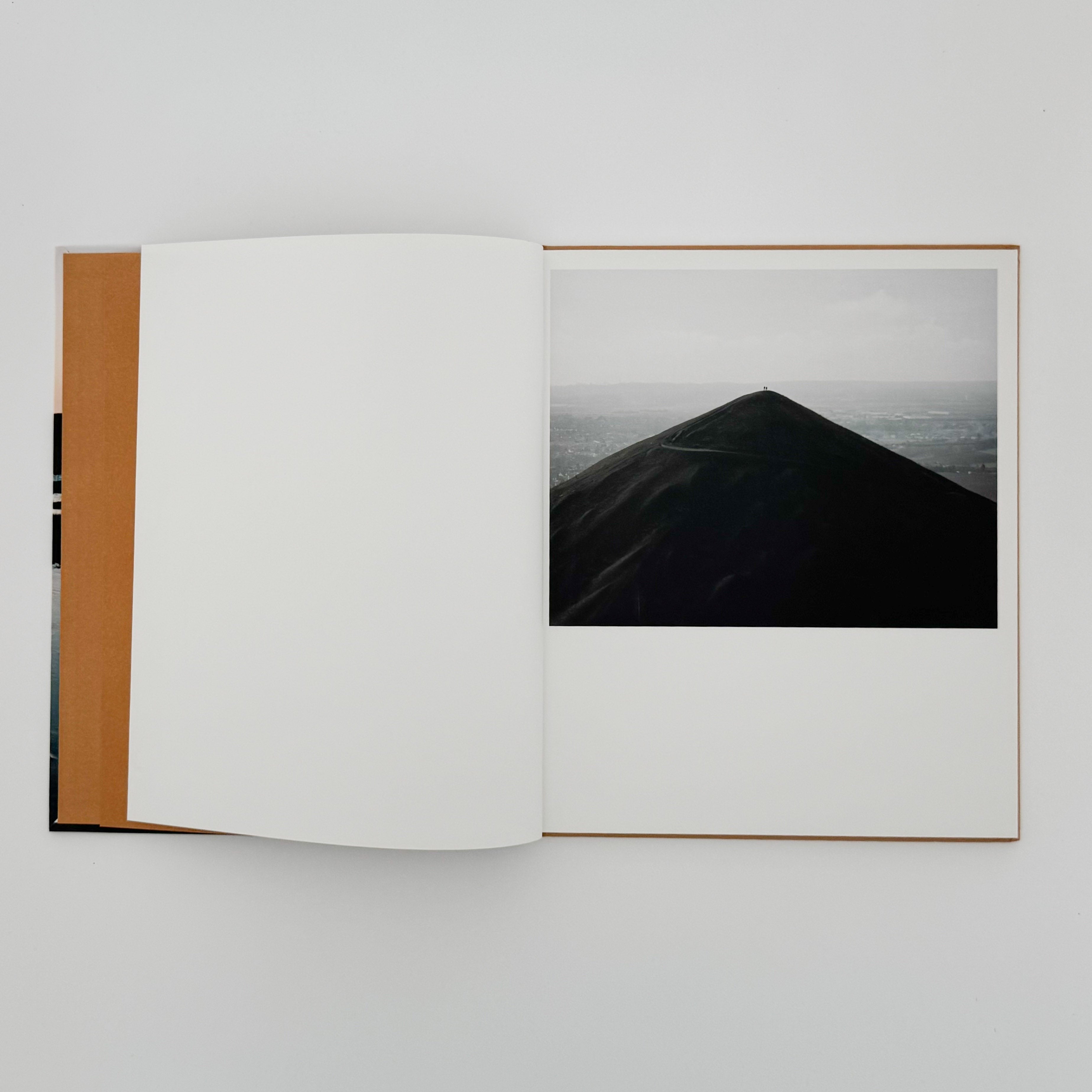 仏文) 畠山直哉写真集 TERRILS – 文福 仏文) 畠山直哉写真集 TERRILS – 文福