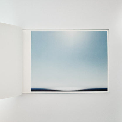 鈴木理策　海と山のあいだ  Between the Sea and the Mountain – Kumano アマナサルト