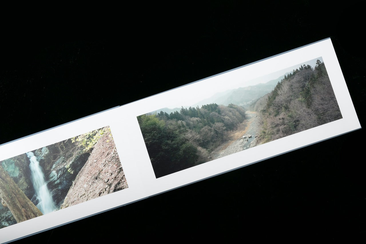 宛超凡写真集  河はすべて知っているー荒川 (STAIRS PRESS) 三木淳賞受賞作品 Wan Chaofan
Yes, The River Knows ー Arakawa River
宛 超凡     Wan Chaofan