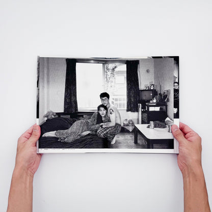 瀬戸正人『部屋 Living Room, Tokyo 1989-1994』東京で暮らす人々と居室を大型カメラで記録した写真集。