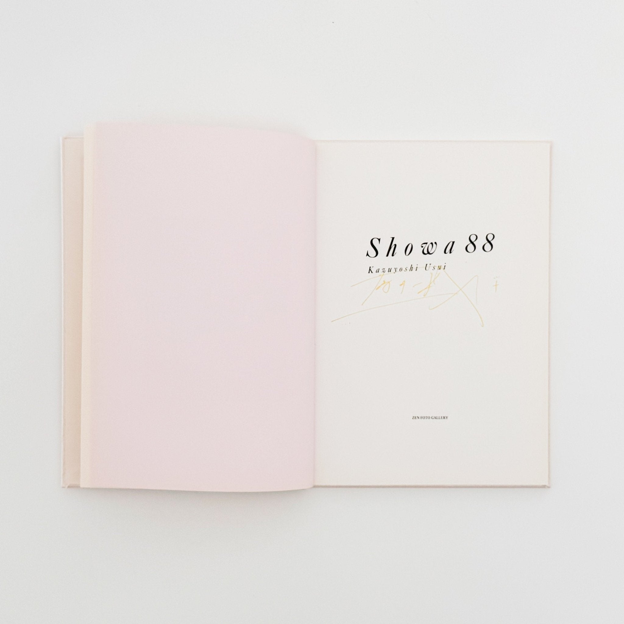 Kazugi Usui Photo Collection Showa 88 (Signed) – 文福
