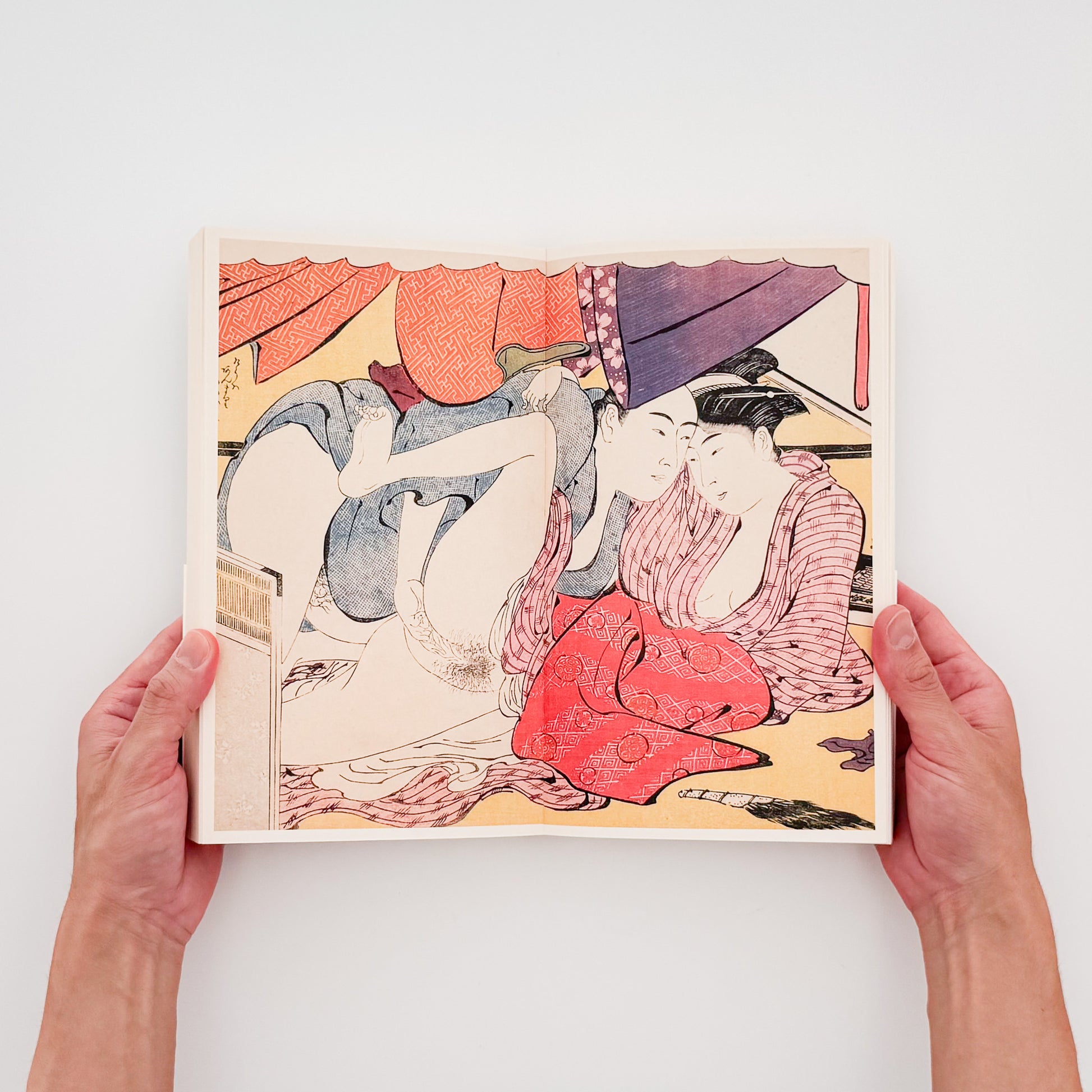 『春画展 SHUNGA』2015年に永青文庫で開催された展覧会の公式図録。肉筆画、版画、豆判、艶本と論考、絵師解説、作品目録を収録した623頁の展覧会カタログ。