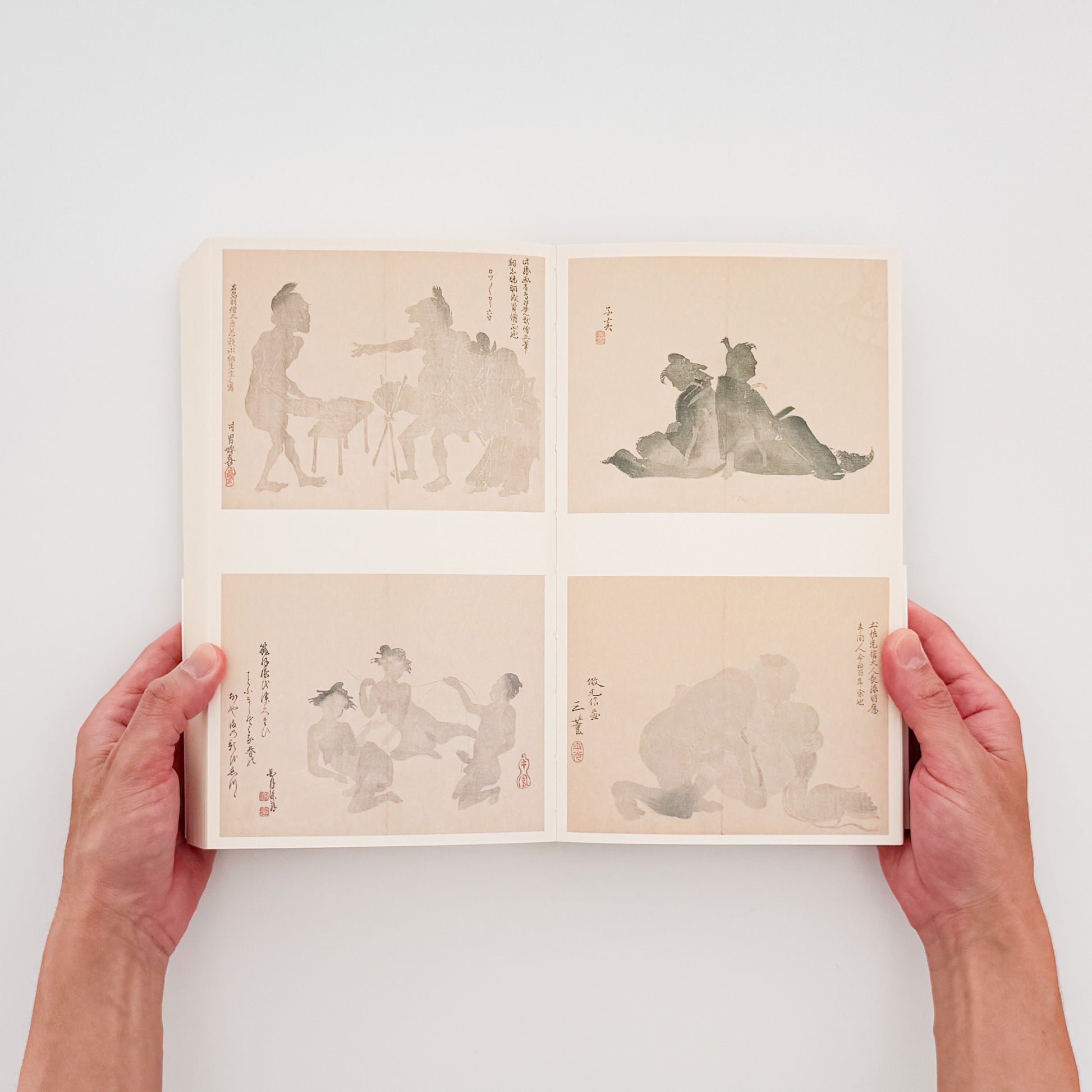 『春画展 SHUNGA』2015年に永青文庫で開催された展覧会の公式図録。肉筆画、版画、豆判、艶本と論考、絵師解説、作品目録を収録した623頁の展覧会カタログ。