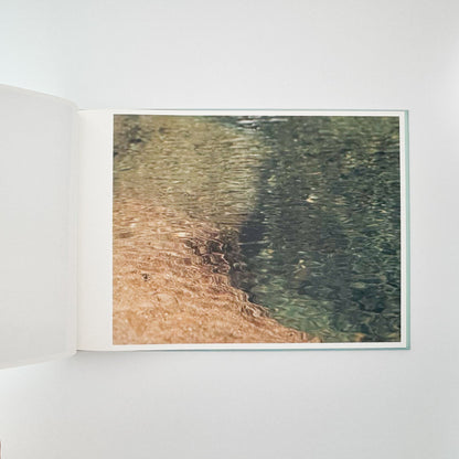 鈴木理策　海と山のあいだ  Between the Sea and the Mountain – Kumano アマナサルト